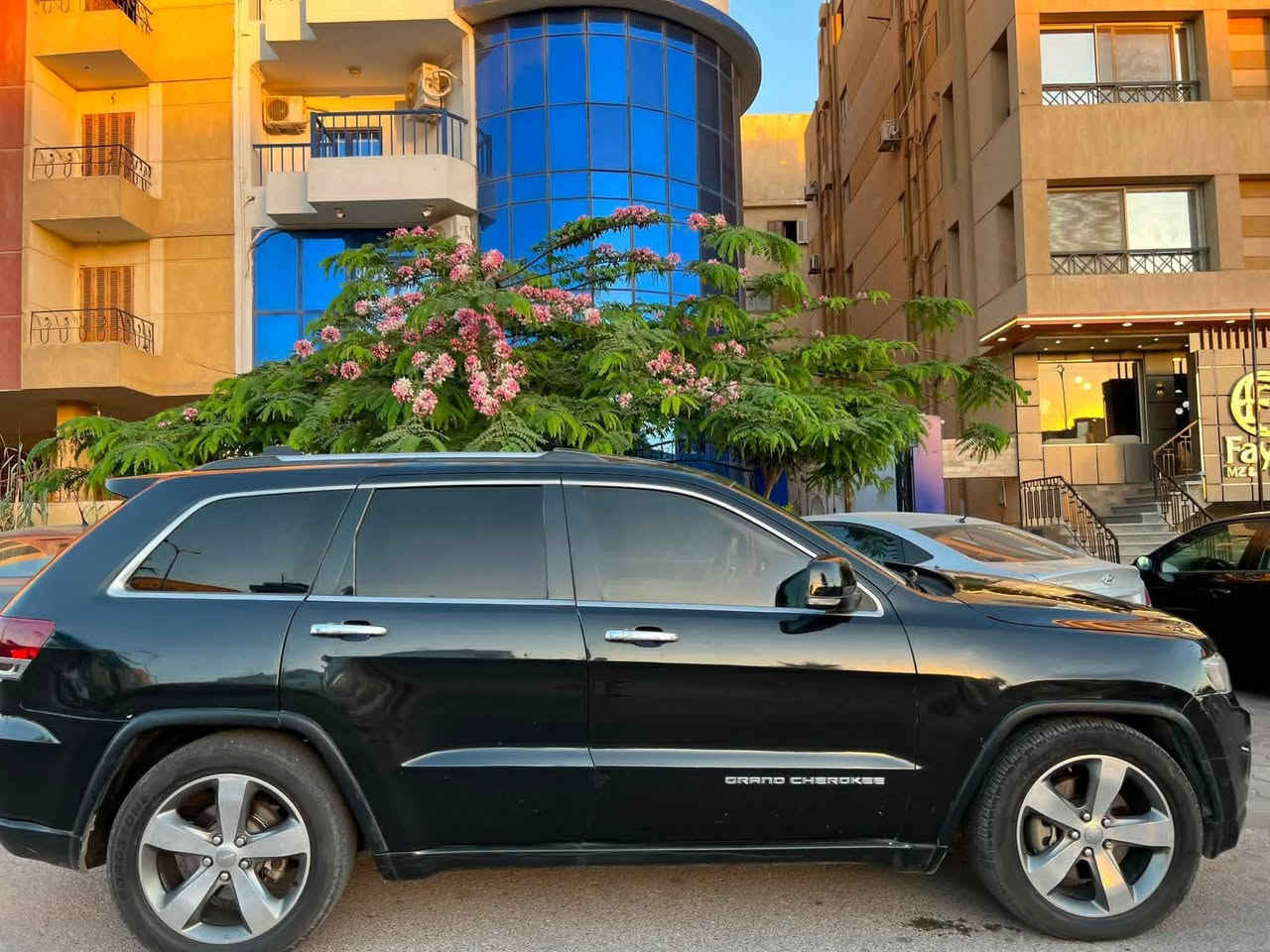 #مولانا_بيقول_صلي_علي_الرسول 
 🔥🥇 مقدم السيارة.400.000 🥇🔥
1️⃣النوع:JeeP ✅
2️⃣الطراز:جرند شروكي أمريكي ✅
3️⃣السنة:2014✅
4️⃣الفئه:اعلي فئه ✅
5️⃣شاشه وكاميرا ✅
6️⃣السعة اللترية:5700cc✅
8️⃣اير باج واي بي اس✅
9️⃣عداد 250.000صيانات توكيل ✅
🔟كوتش وبطاريه جديد ✅ 
✅انوار ليد بالكامل ✅
✅صيانات توكيل ✅
✅بصمه داخلية وخارجية ✅
✅فبريكا بالكامل ✅
✅فاتحه سقف بانوراما ✅
✅كراسي كهرباء ✅
  حالة ممتازه لاتحتاج لاي مصاريف كسر زيرو 
  (استخدام راقي حالة نادرة👌🙈 جدا)
صيانه كامله   ⚡️⚡️🔥

للتواصل ☎️📞
الحج احمد/01060043100📞
خدمه العملاء والحسابات/01120182081📞
01113304416📞
                                 🚗مع مولانا هتركب عربيتك 🚗     ‎و كمان تقدر تبدل عربيتك القديمة بعربية جديد بمقدم بسيط والباقى أقساط بأقل فايدة و أفضل أنظمة تقسيط.
متاح جميع انظمة التقسيط
تقسيط جميع البنوك 
تقسيط شركات


**إذا كنت صاحب هذا الإعلان وتريد حذفه لأي سبب، رجاءا أرسل رسالة إلى الدعم الفني**