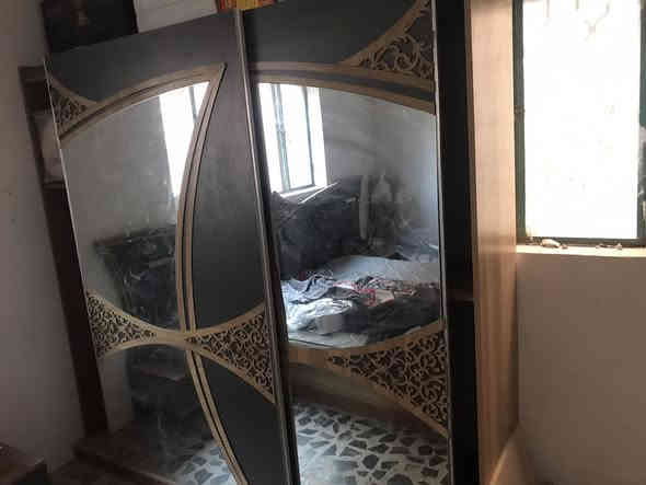 السلام عليكم    غرفه للبيع الغرفه ٥ قطع وكلش جديده يشهد الله بس متروكه فوك ما مكسور بيها اي شي كلش جديده 
السعر ٢٧٥ وبيها مجال مكاني حله مقابيل مستشفى تركي 
***********
