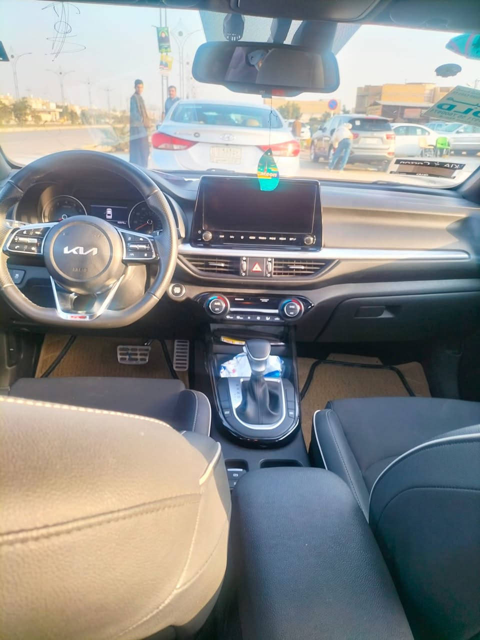 سلام عليكم اخوان كيا فورتي جي تي لاين موديل 2024 لون اسود مكفوله كفاله عامه عدا البنيد تبديل فقط بنيد  الأصلي فول مواصفات 
شاشه 
تحكم رادار اماميه وجانبيه 
كشنات، استيرن، رياضي جلد GT بصمه
تشغيل عن بعد
تحكم استيرن، تحديد مسار، توقف ذاتي، 
الويل الأصلي مال جي تي لاين
سياره فول 1/1 بعد بيها هواي مواصفات ومعروفه مواصفات ل جي تي لاين عدا البنرامه
رقم ذي قار معوقين
السياره ما شاء الله بعدها كارتون 
جايبها من امريكا ماشيه 27 الف وهسه صارت 31  ضربتها مرفوقه بالمنشور مكانها ذي قار شطره .. سعر ١٥٧$ وبيه  مجال للشراي الأنتصال ع رقم
واتساب 
 ***********
ملاحظه اخوان المو شراي لايعامل،، والسوك كلشي بي

