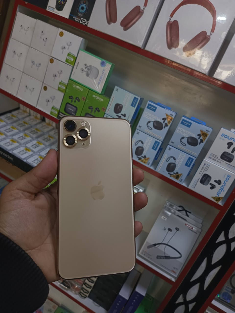 11برو ماكس بطاريه 75 مكفول وتر بروف فقط الشاشه مثل ماموضح بيه اضرار بس نهائين ممؤثر ع لمس
