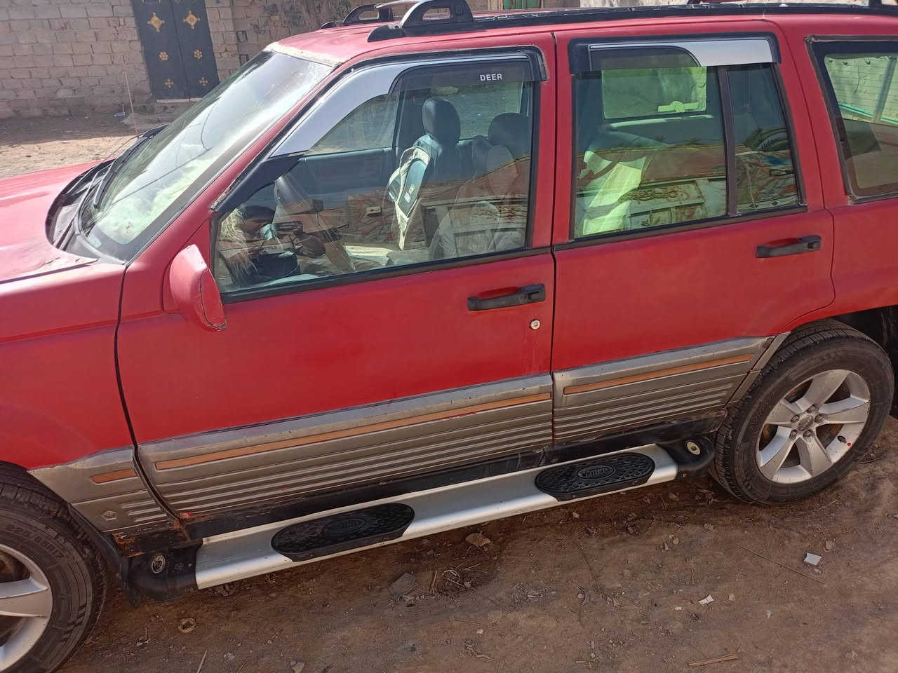 جيب شيروكي رقم بغداد موديل 95 تواصل ***********
