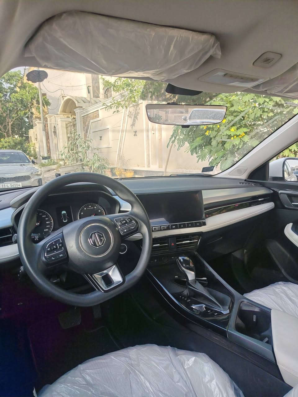 السلام عليكم
MG5 2025 نص فول 
رقم واسط باسمي 
مكفولة كفالة عامة 
ضمان 6 سنوات 
ماشية 8 ألف كيلو زيرو 
محركها 1500 بدون دوانز نهائيا لا تقارنها بالمحرك القديم مال 24 يختلف عن هذا 
سعرها 127 ورقة وبيها مجال 
مكاني الكوت ***********

