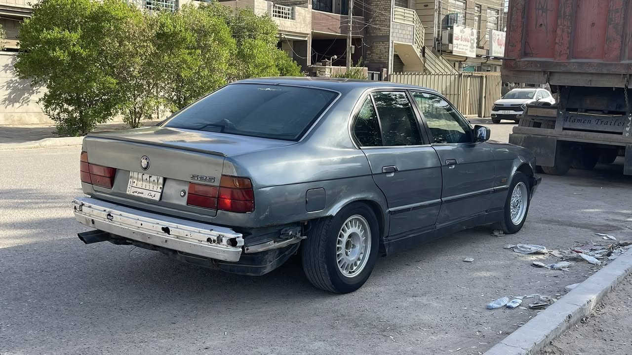 السلام عليكم 
للمراوس 
بي ام 525 مسكر اتوماتيك 
موديل 1989 
رقم كربلاء شرط تحويل 
بدون حادث جاهزه
مراوس شعندك نزل 
مكاني بغداد


**إذا كنت صاحب هذا الإعلان وتريد حذفه لأي سبب، رجاءا أرسل رسالة إلى الدعم الفني**