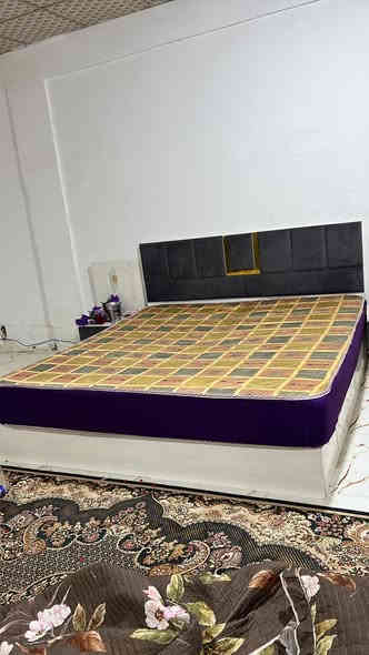 غرفة نوم تركي اصلي نفرين 5 قطع 
مفتوحة مرة وحدة بس 
نضيفة 85% 
مع المندر 
350 الف 
عنواني الزبير الدريهمية 
رقمي ***********v
