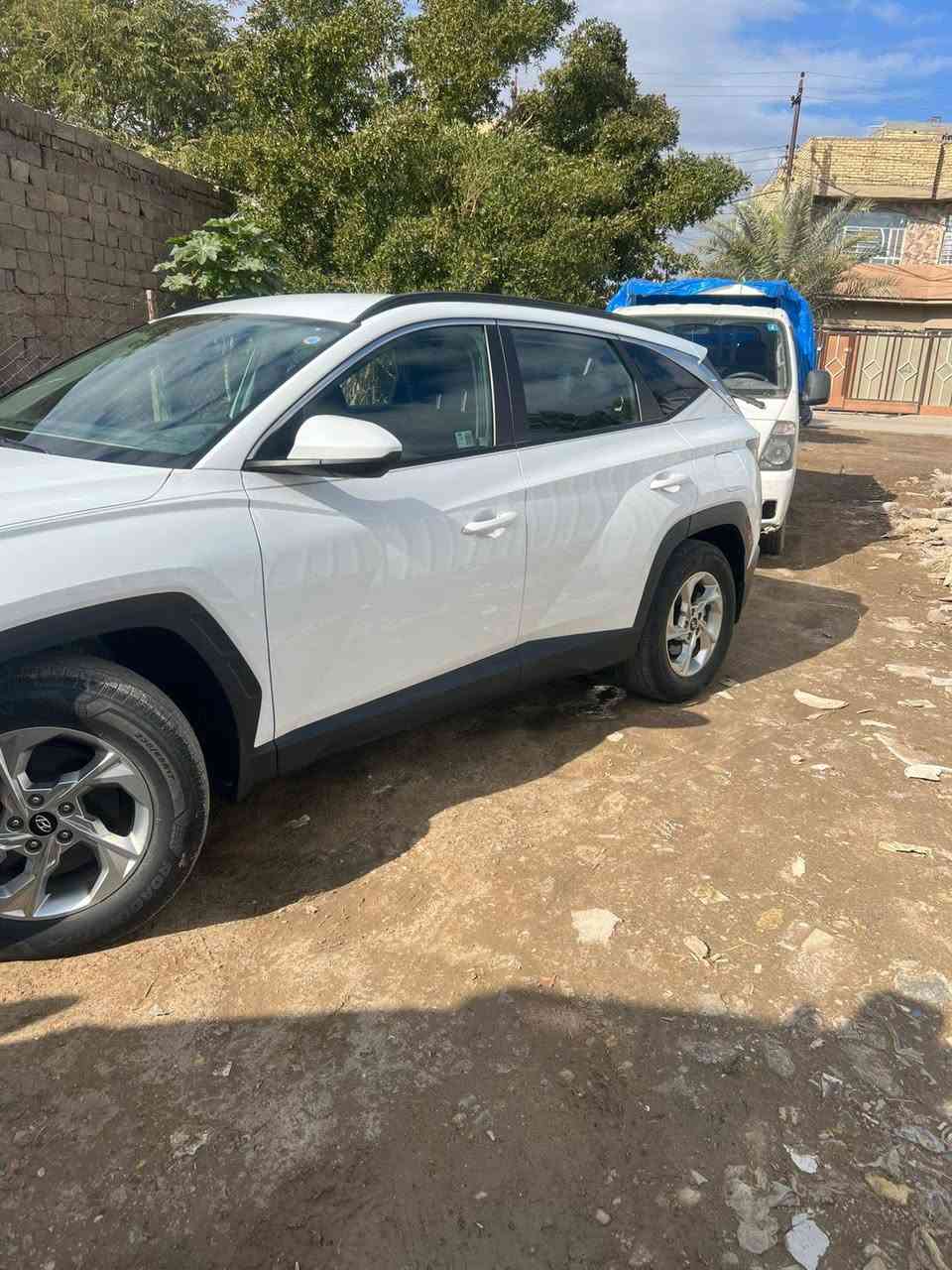 السلام عليكم 
سيارة توسان موديل 2024 ماشيه 41 سياره مكفوله عده صور الحادث سياره مبدل  بيها بنيد ودعاميه وسياره مبيها صبغ والسعر 220 هاي صورتها بالحادث وبعده 
رقم الهاتف ، ***********
