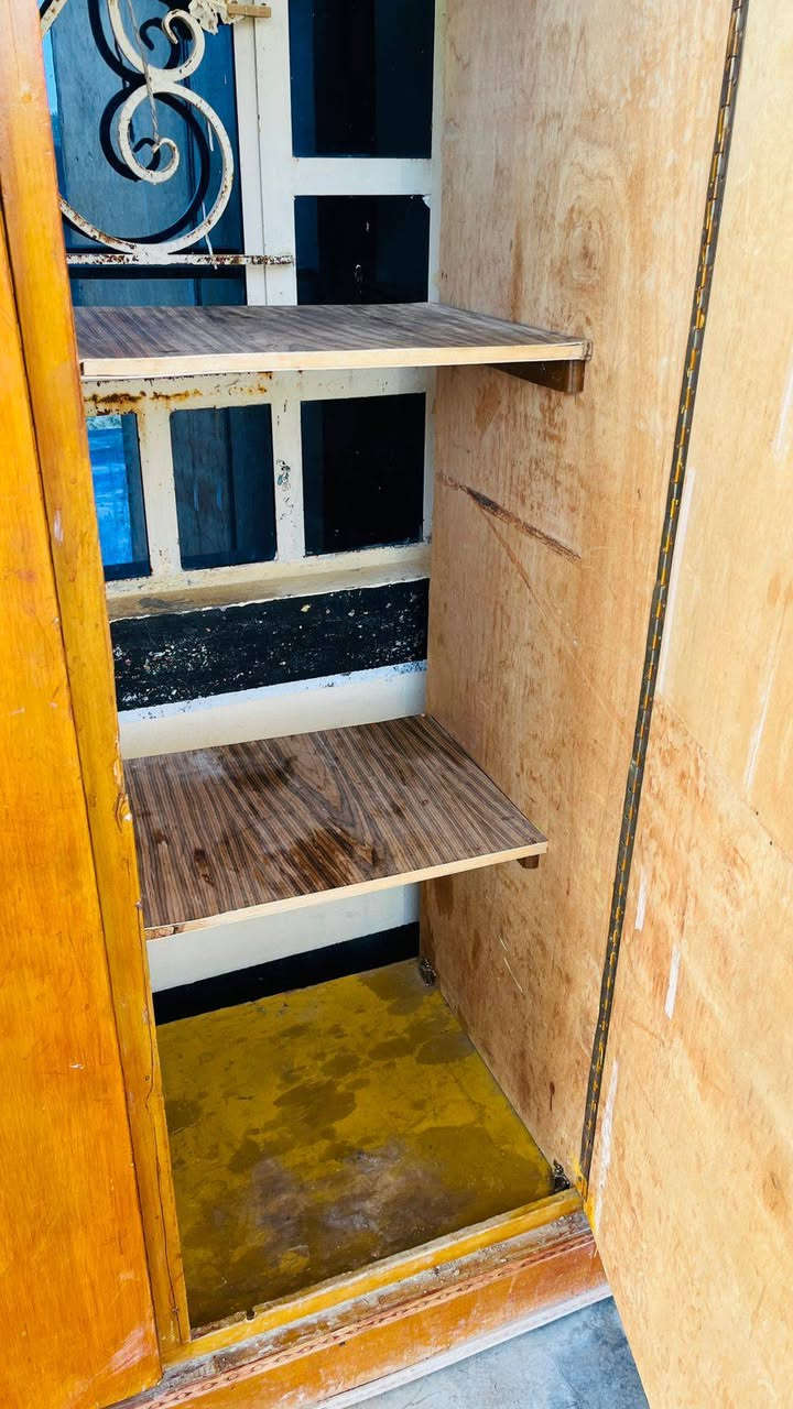 السلام عليكم يوجد كنتور للبيع خمس بوب طابق واحد السعر 225 وبي مجال الستفسار على هاذ الرقم ***********
