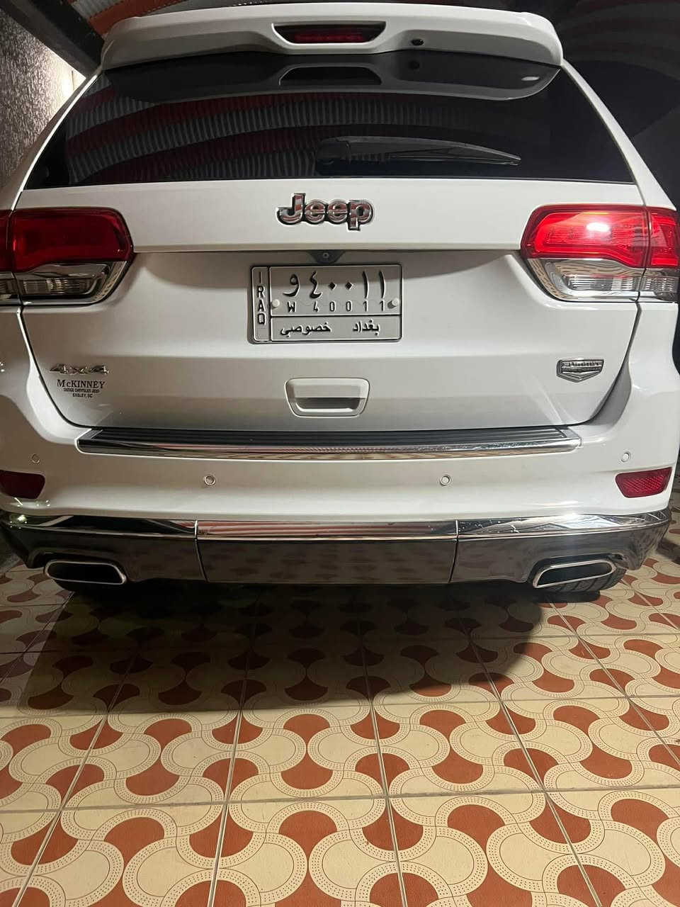 السلام عليكم للبيع جيب سومت موديل ٢٠١٤ السيارة مفوله مواصفات
 جكات 
محرك ٦ سلندر
كشن خزن ميموري ٣ وضعيات
4✖️4
سقف بنوراما 
كشنات جلد امامية تدفئة وتبريد 
ستيرن تدفئة
كشنات علامة سومت 
لايتات دوار مع الاستيرن
رادار امامي وخلفي وجانبي
جنطة كهربائية 
تشغيل عن بعد 
تحكمات استيرن 
وبعد بيها هواي موصفات معروفة السومت بالمواصفات 
(‭٠٧٧٤ ٤٠٤ ٨٠٤٨‬)
