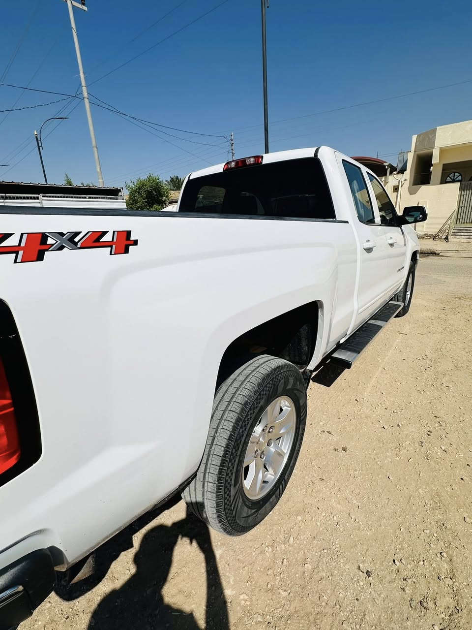 السلام عليكم
للبيع سلفرادو 2019 
محرك 8سلندر 5300
داخله كلين 
ماشيه 200 كغم 
السعر 185. بيها مجال 
للاستفسار ***********
