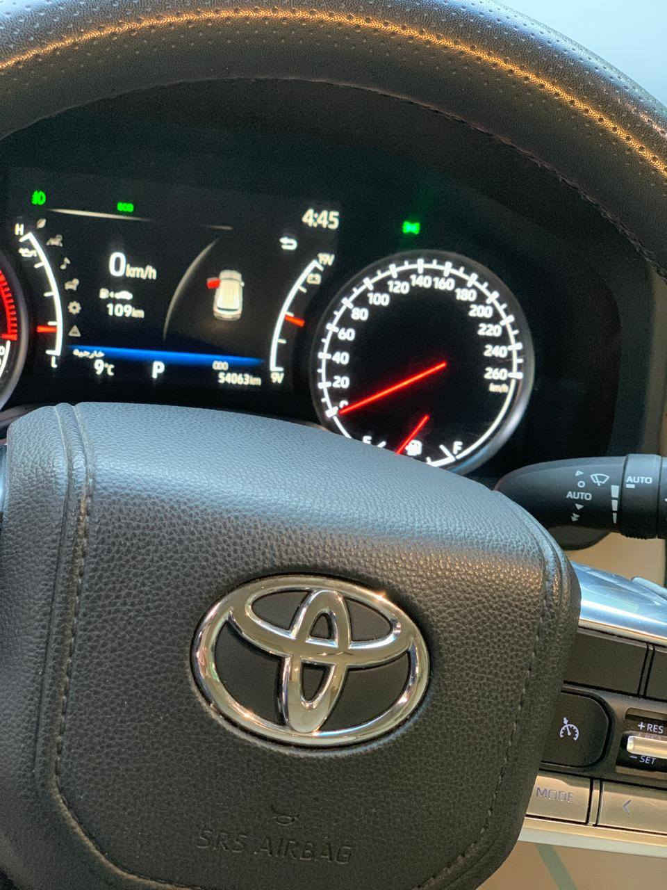 لاندكروزر للبيع.. موديل 23 ... تون تيربو
Vx ...  مكفولة ومغلفة ماشيه 54 الف
السعر 71 الف دولار  .. تواصل خاص


**إذا كنت صاحب هذا الإعلان وتريد حذفه لأي سبب، رجاءا أرسل رسالة إلى الدعم الفني**