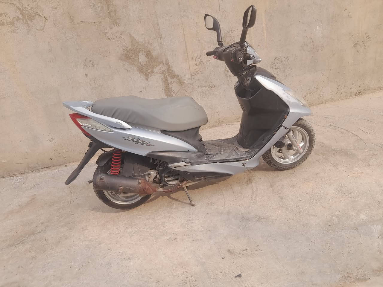 دراجه سيام فايتر محرك ١٥٠
نكره سلف دراجه نضيفه محرك مامفتوح 
باتري جديد تاير جديد رايدها ب٣٠٠ وبيها مجال 
مكاني بغداد الشعله ***********
