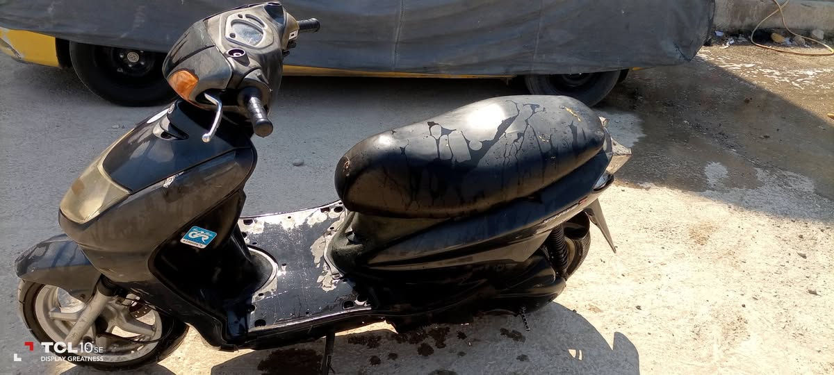 دراجه سكنس نثية للبيع بغداد مدينة الصدر عطلها كابريته لو نارية البارحه ختنكت وطفت للبيع*********** باتري جديد
