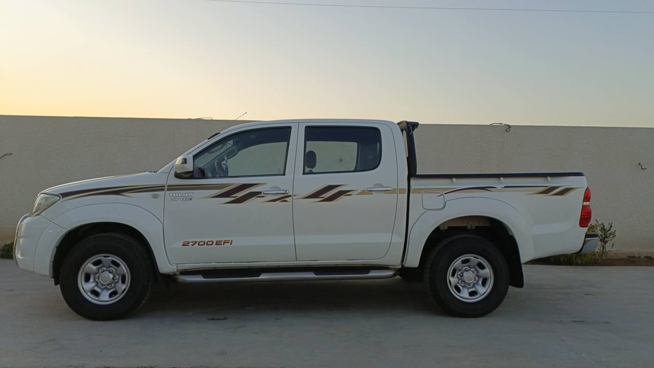 السلام عليكم بيكم 2009 فور ويل رقم اربيل سنوية لحد 2030 مكينه مجفته حدادية تبريد تدفئه كهربائيات كله شغال وبيه منظومة غاز 
بس بيه شوية صبغ بالقمارة من فوك ماعدا التكم السعر 170 ورقه ‏‪***********‬‏
