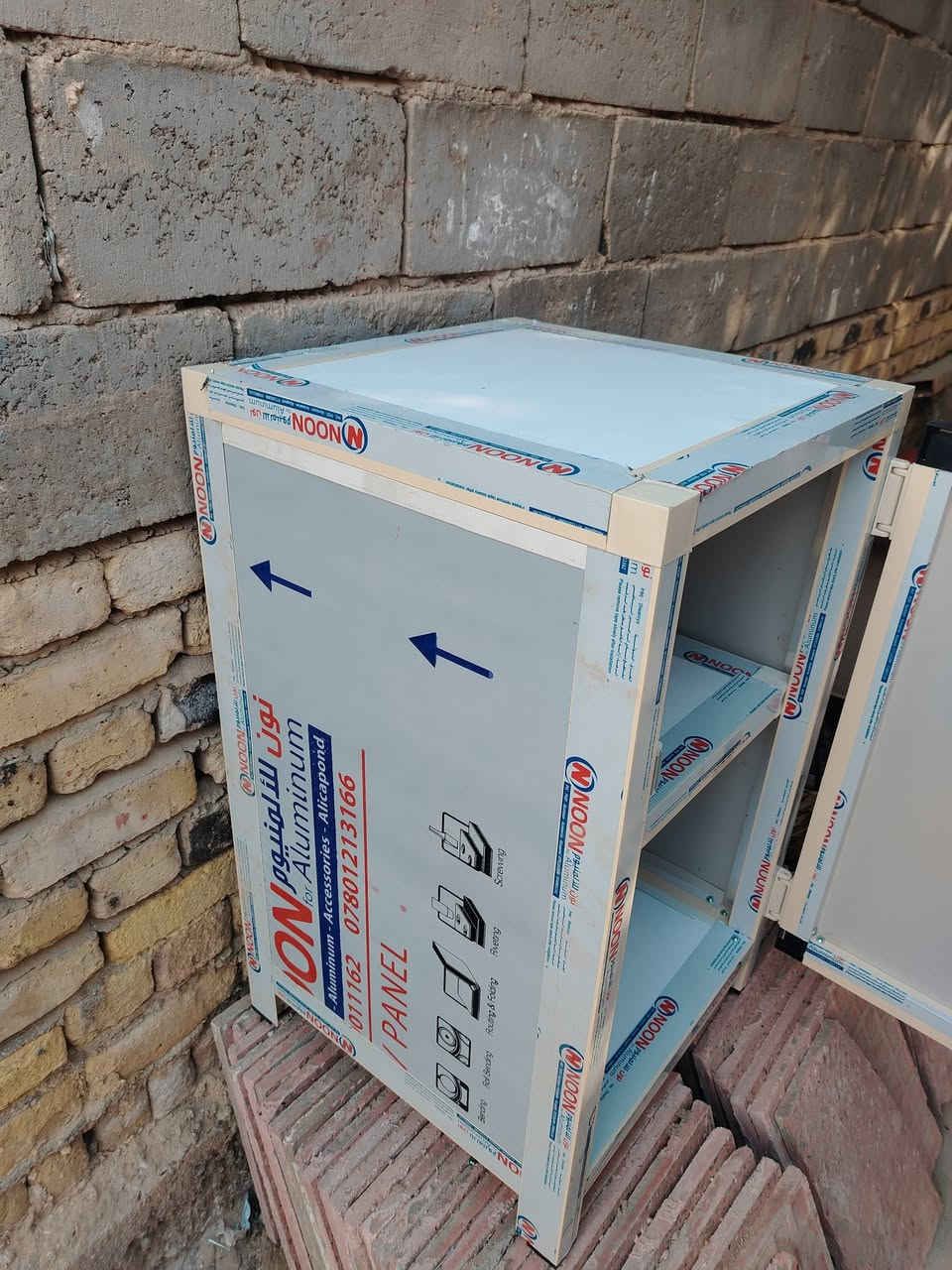 ميز الألمنيوم جديد لون كريمي كله ارتفاعه ٩٠ وعرضه نص متر وعمقه نص متر للبيع ب٥٥ الف مكاني ديوانيه قرب مدرسه الخلاني ***********
