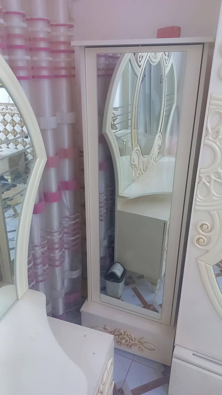 غرفة تركية اصليه مستخدمه
تجي تشوف بعينك نضافتهه وتقتنع
الغرفة تتكون من (٨)قطع 
محتاج فلوس واريد ابيعهه
للشراي اتصل على هذا الرقم 
***********
ما متواجد علفيس👍🏼
