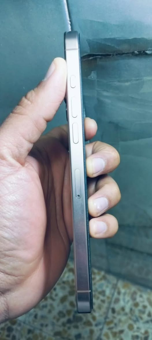 ايفون ١٦ للبيع اي نقص مابي بس هاي الضربه مكاني البلديات سعر خاص متواجد فيس *********** او مراوس ب١٧وطي فرق
