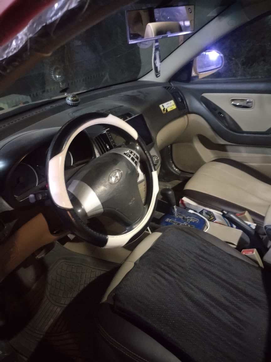 السلام عليكم
النترا مقدس 2010 تكسي للبيع

وارد امريكي محرك 2000 السيارة كلش حلوة خير من الله تبريد شغال وكلشي واضح بلسونار 
لايتها زنون كلش قوي وشادلها شاشة سيارة معتني بيها كلش 

رقم بغداد السعر 105 وبيها مجال للاستفسار ***********
مكان السيارة بغداد تقاطع النهروان
