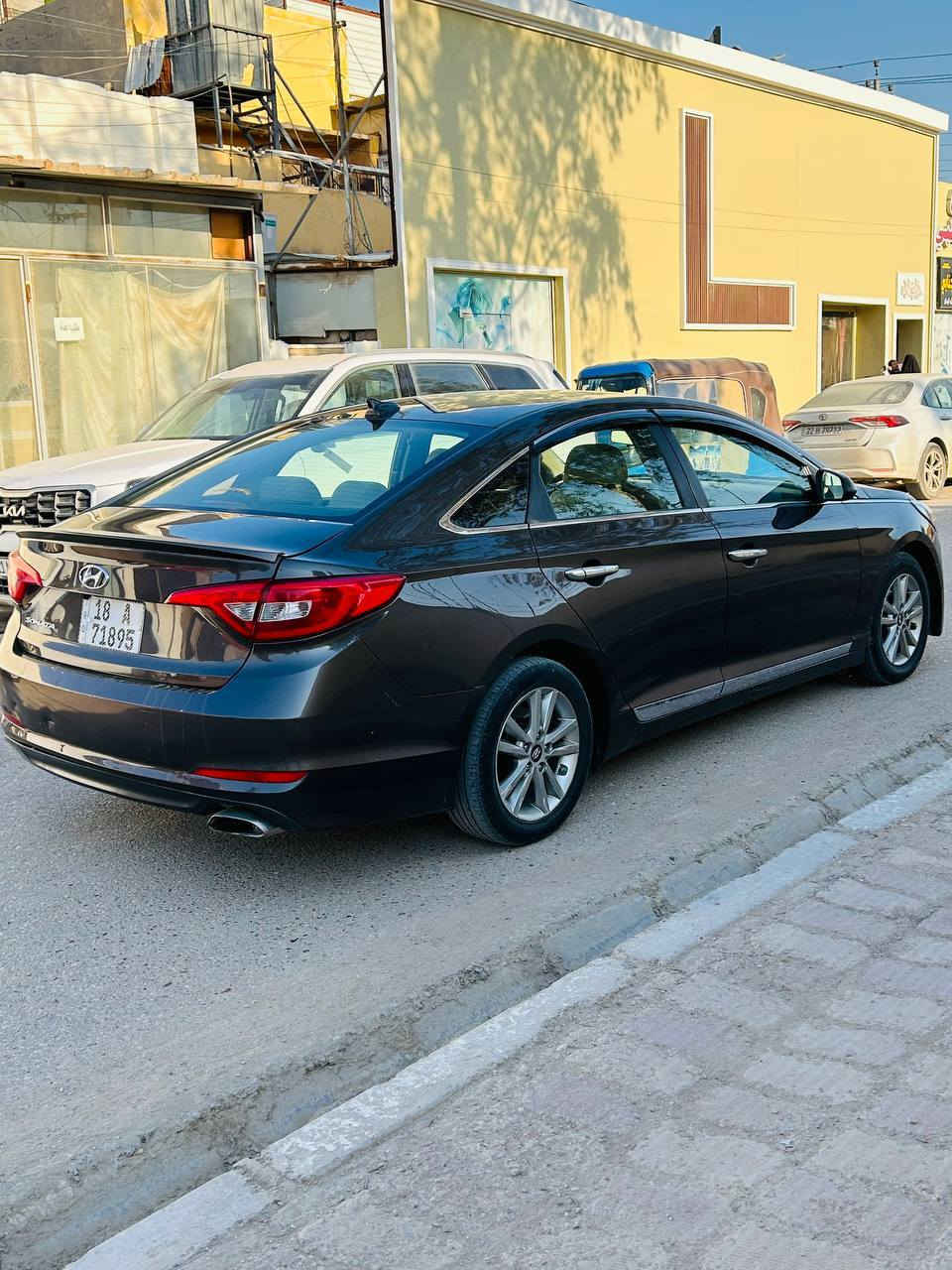 السلام عليكم سوناتا موديل 2015 أمريكي حادثها جاملغ أمامي وبنيد السياره بيها اربع قطع صبغ رقم بابل دولي  سنويه وهزه جديده شرط التحويل جاهزه من كلشي مكينه كير حداديه تبريد ثلج كهربائيات كلها شغاله السياره احلى من الصور شرط مكاني بابل السعر 102 وبيها مجال لشراي اخوان خاص مااجاوب الي يحب يتصل وتدلل وهذا رقمي ***********
