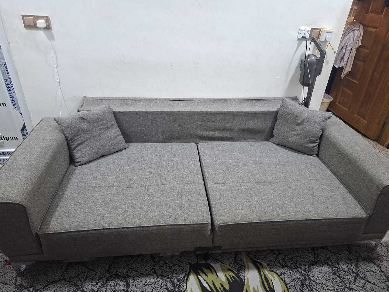 السلام عليكم تخم للبيع 8 مقاعد يفتح وينسد يصير جربايه
جديد السعر 350وبي مجال بسيط الرقم ***********
