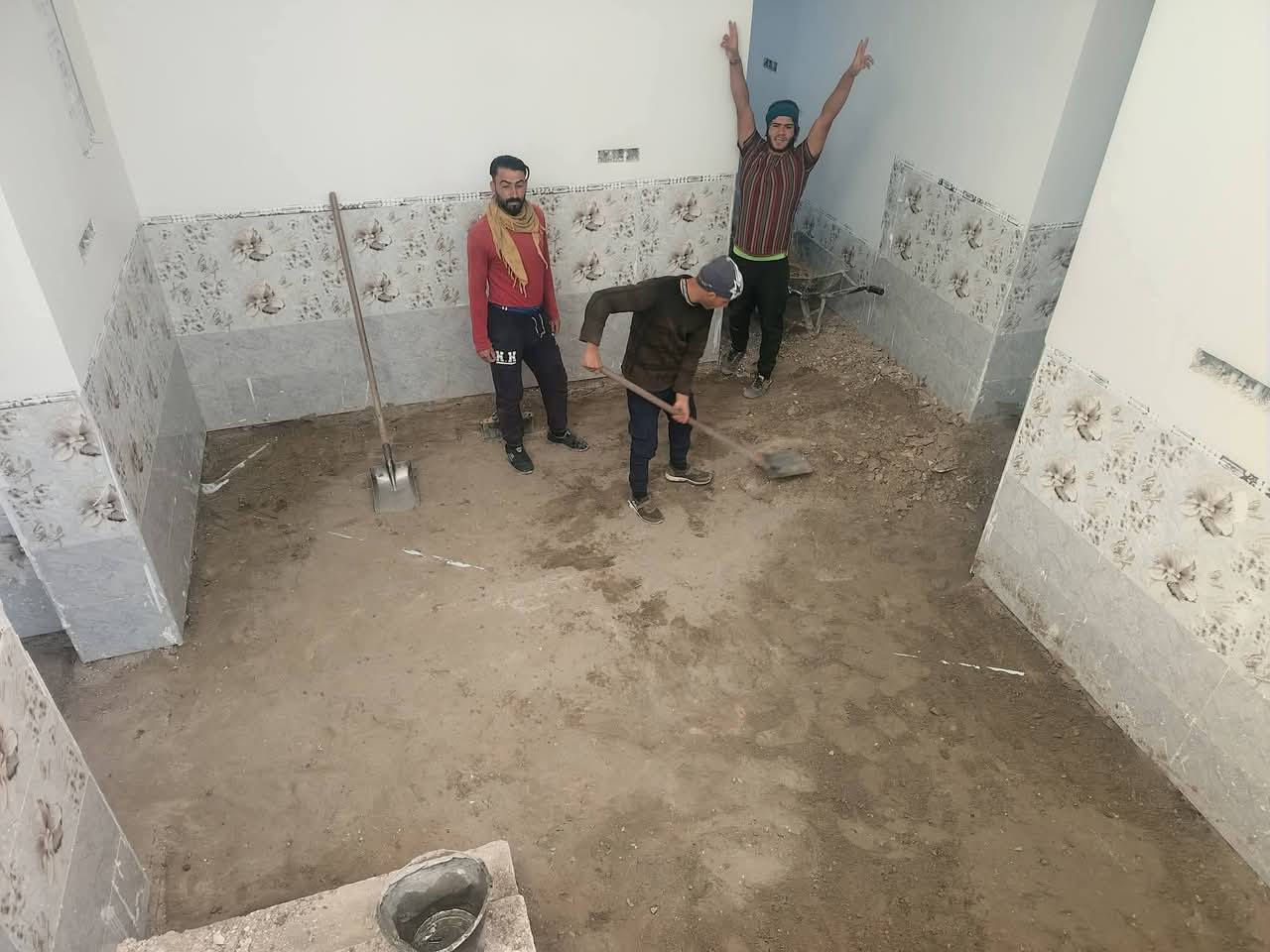 سلام عليكم  / يوجد كادر عمل جاهز/ تصعيد مواد/ تنضيف بيوت/ تفليش/ تكشيط/ تنضيف حدائق/ دفن نهري  / شقلنه ليل ونهار   /ومعداتنه جاهز/ ماعليك بس تصال على رقم  /     ***********
