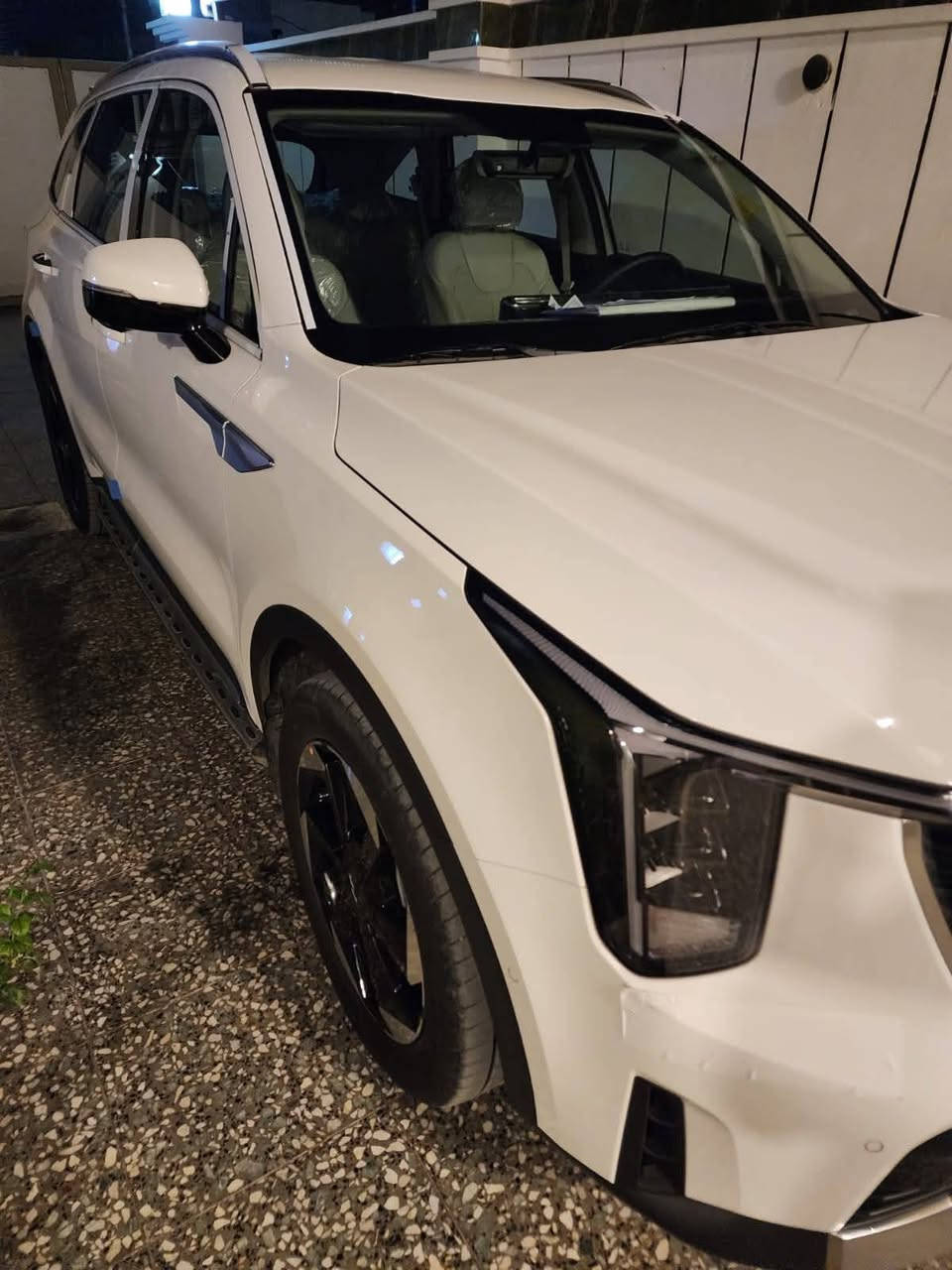 🚘 كيا سورينتو 6 سلندر – موديل 2024 (خليجي)
🔧 المحرك:
• 6 سلندر – 3500 سي سي

🛣 ماشية:
• 47,000 كم

🔑 التشغيل:
• بصمة تشغيل
• تشغيل عن بُعد

🪑 المقاعد:
• مقعد السائق والراكب كهربائي ⚡
• مقاعد جلد
• تدفئة وتبريد للمقاعد الأمامية ❄🔥
• ستائر جانبية للمقاعد الخلفية

🛡 أنظمة الأمان:
• نظام كاميرات محيطية 360° 📸 (4 كاميرات)
• رادار خلفي لتجنب الاصطدام عند الرجوع 🔙
• حساسات أمامية وخلفية
• مانع انزلاق
• مانع انحدار
• حساس تايرات

🚦 أنظمة القيادة:
• 4 أنظمة قيادة
• أوتو هولد
• هاند بريك بصمة

💡 الإضاءة والمظهر:
• أضواء ترحيب عند الاقتراب مع ترحيب داخلي ✨
• إضاءة LED أمامي وخلفي
• إنارة محيطية داخلية
• إشارات بالمرايا
• عتبات جانبية (دوسات)

📱 التقنيات:
• شاشة عدادات رقمية
• شاشة لمس متغيرة للتحكم بالميديا أو التبريد
• شحن لاسلكي للهواتف 🔋
• مرآة داخلية ذاتية التعتيم
• فول تحكم استيرن
• منافذ Type-C في الكشنات

❄ التكييف:
• تبريد 3 مناطق

📦 الصندوق:
• صندوق خلفي كهربائي

🛞 الإطارات:
• قياس 19 إنش

📍 المعلومات:
• رقم أربيل – تحويل ثاني يوم
• مكان السيارة: الفلوجة
• باسمـي شخصيًا
• البيع فقط
السعر 300💵 

📞 للاستفسار:
***********
***********
