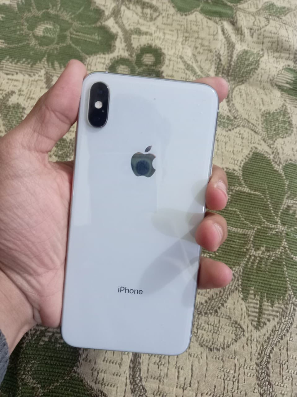 السلام عليكم ايفون اكس ماكس للبيع الجهاز نضيف جدا مابي زلغ بطاريه 81فيس ايدي شغال ذاكرته 256كامرته تخبل الجهاز مكفول تاخذ عل فحص تفحص وتاخذ 
مكاني بغداد بسمايه أو تقاطع النهروان رقمي واتساب ***********
