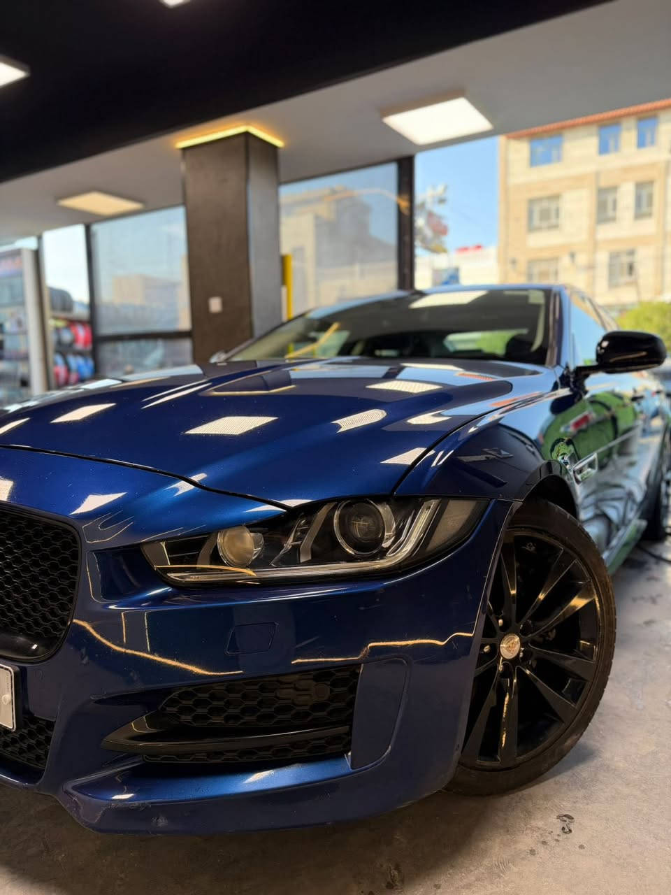 السلام  عليكم اخواني 🤍
جاكوار XE R SPORT 2016 2000 turbo 🚀💙
خليجية وكالة مكفوله كفاله عامة السياره كل ادامتها من الشركة حصراً   
الممشى :120 كم 
السيارة مليانه مواصفات فتحة بصمة مري شفط ومعروفة باقي مواصفاتها 
ارخص وانظف جاكوار  ومستعجل على بيع 
السعر 99 ورقة ماكو هيج نظافه بهيج سعر

بغداد
للتواصل :***********
