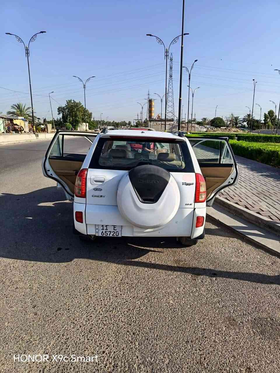 جوه السوك بيع مستعجل 
السلام عليكم 
تيكو 2015 كير ميكانيك مكينه 2000 خير من الله 
رقم بغداد الإنكليزي تحويل ثاني يوم 
جديده ومكفوله ما عدا جاملغ امامي الايمن واصل لغد طخه خفيفه تخم تاير جديد صدر امامي خلفي عمر شاشه جبيره 
فتحه سقف بصمه معروفه التيكو بمواصفاتهه
عنوان السياره بغداد حي اور 
السعر 58
للاتصال ***********
