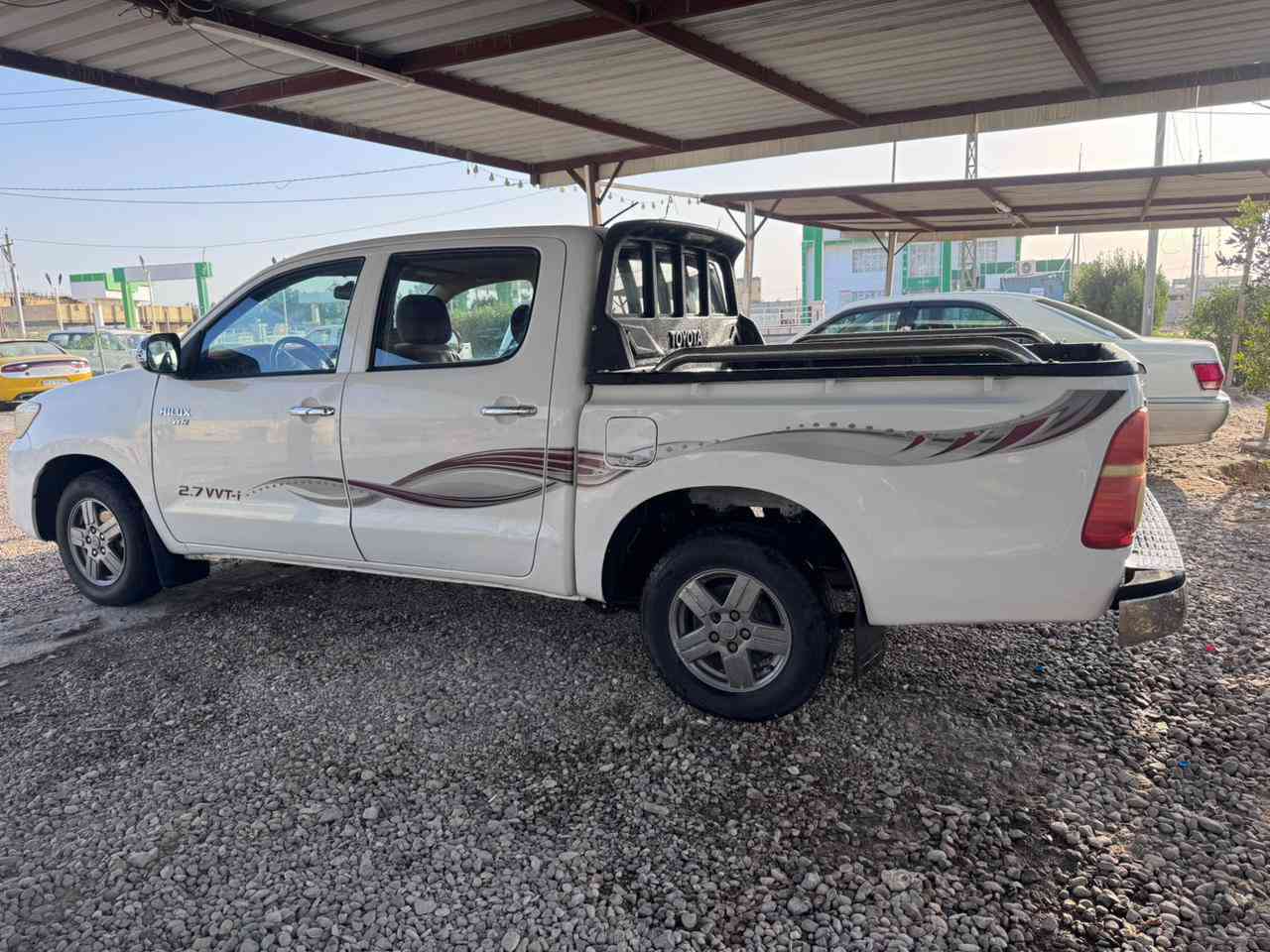 هايلوكس للبيع 2013  رقم ميسان بأسمي مداور ثاني  يوم  شاصي 12 كفاله محرك كير اكسن تخم تاير جديد حداده جديده تبريد ثلج جاهزه السعر 160 بيه مجال الاستفسار. ***********
