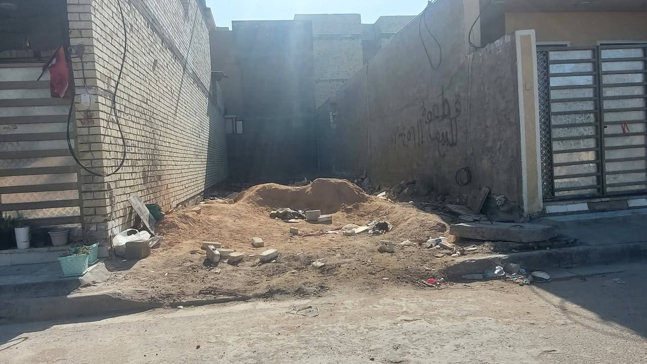 السلام عليكم
قطعه ارض للبيع المساحه ١٠٠ متر 
الشعب حي المهندسين عل شارع البزل 
السعر ٤٠ وبيها مجال 
التصال ***********
