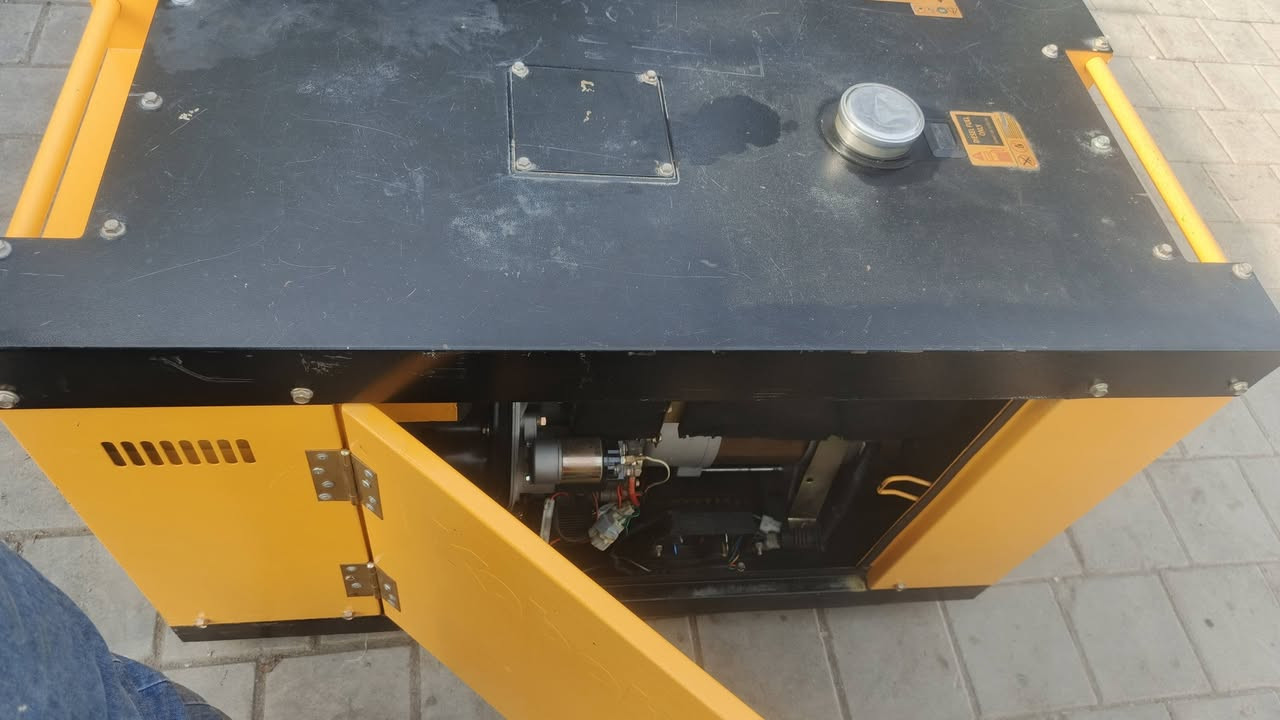 السلام عليكم مولدة كابوته كاتم كاز للبيع نظيفة باتريها ضعيف شغالة مليون 200 بغداد حي البنوك ***********
