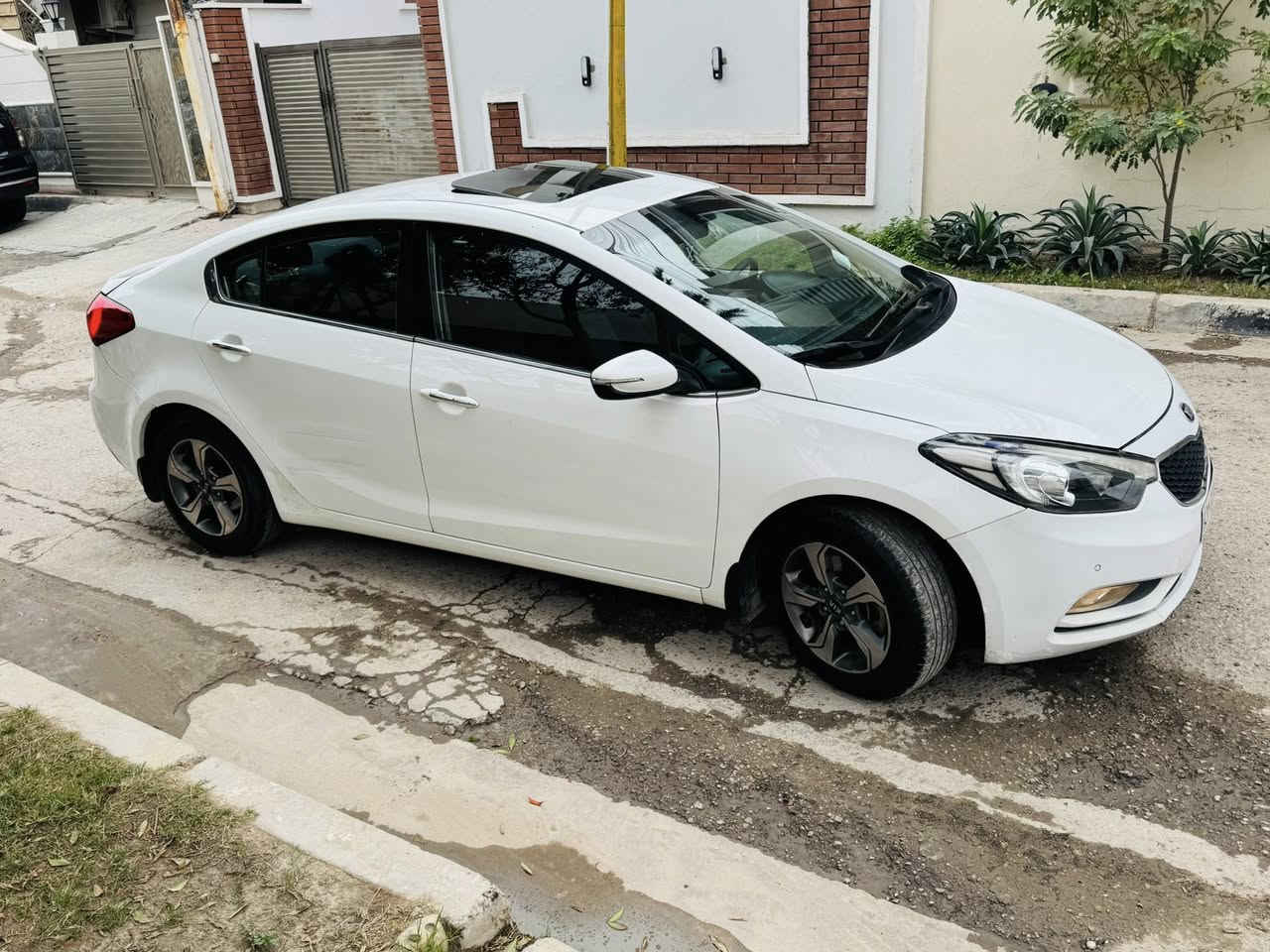 سلام عليكم سيراتو
مديل 2016 خليجي 
السعر 126وبيها مجال
العنوان بغداد  الغزاليه 

رقم اسليمانيه  جديد سنويه 2028

كفاله عامه عده تكحيل كارت وشي قليل بلصندوك صبغ موجود السونار

المواصفات فول عده فتحه وبصمه
لد امامي +خلفي
فتحه سلايد 
حساس امامي+ خلفي
شفتات ستيرن 
تبريد قطعتين
كشن كهرباء
لايت زنون
محرك 1600 دوش المرغوب  بعد بيها هواي مواصفات

هاتف ***********
