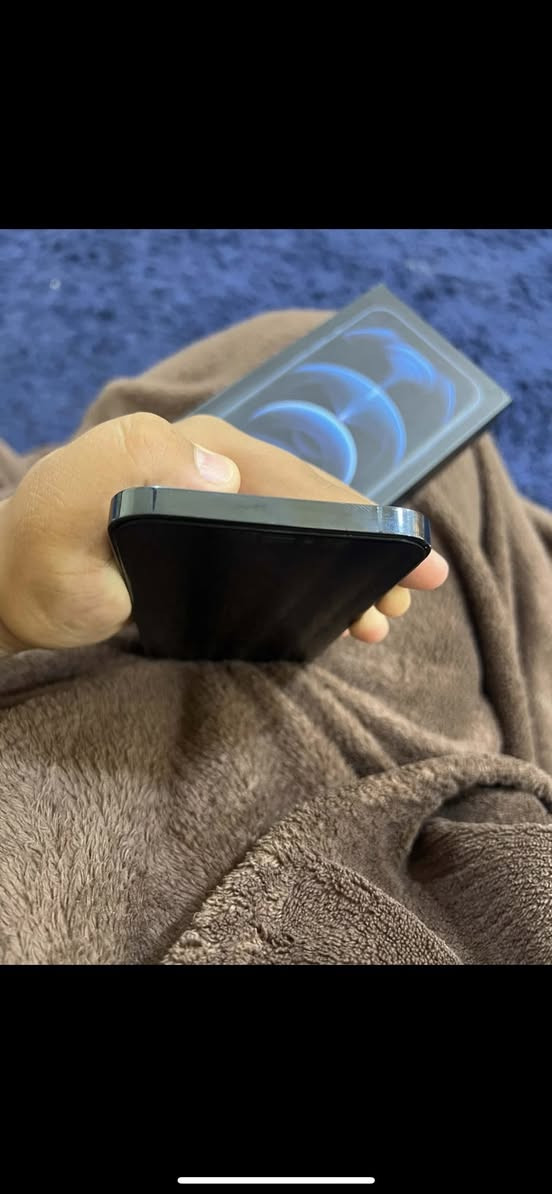 السلام عليكم ورحمة الله وبركاته جهاز ايفون ١٢ برو ماكس جهاز فول فول نضافه نضافه ١٠٠/١٠٠ جهاز تشوفه تكلي مامستخدم هلكد مانضيف شاصي مآبي ولا طخة شاشة ولا شخط والجهاز كلشي ممبدل وتر وتر بروف ع حاسبة ذاكرة ٢٥٦ بطارية ٧٨ اللون المميز البحري والجهاز حيل نضيف وياه كارتونة وكفر ولزكة مكاني بغداد السعر ٤٥٠ وبي مجال 
***********
