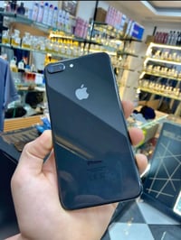 آيفون ٨ بلس • نضيفة • باطري ١٠٠٪