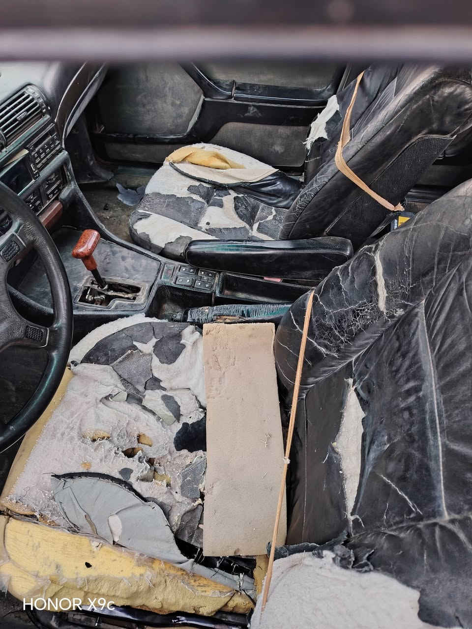 السلام عليكم للبيع بي أم٧٣٠ مفتوح رقم مثنه ٢٠٢٧ مداور مباشر كير شرط محرك تخم تاير جديد حداديه تمام صبغ جديد كشناتهه تعبانا ت عوزهه دعاميات وكشنات السعر ٣٠ بيهه مجال *********** مكان السماوه
