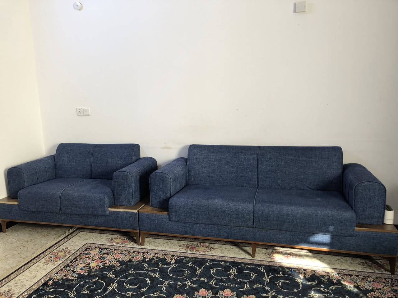 السلام عليكم تخم ٧مقاعد نظيف جدا سبرنك قبل اشهر اخذته سعره ٤٠٠الف مكاني الصابئات جسر الدوار رقم ***********
