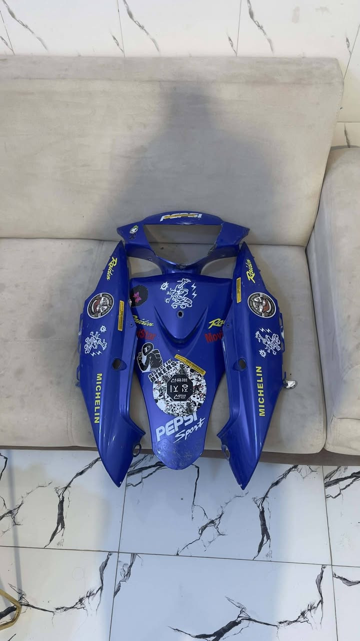 السلام عليكم
غراض ماكس عدله للبيع 
الويل رياضي مشيف ب٢٠ 
والكفرات ب١٥
***********
