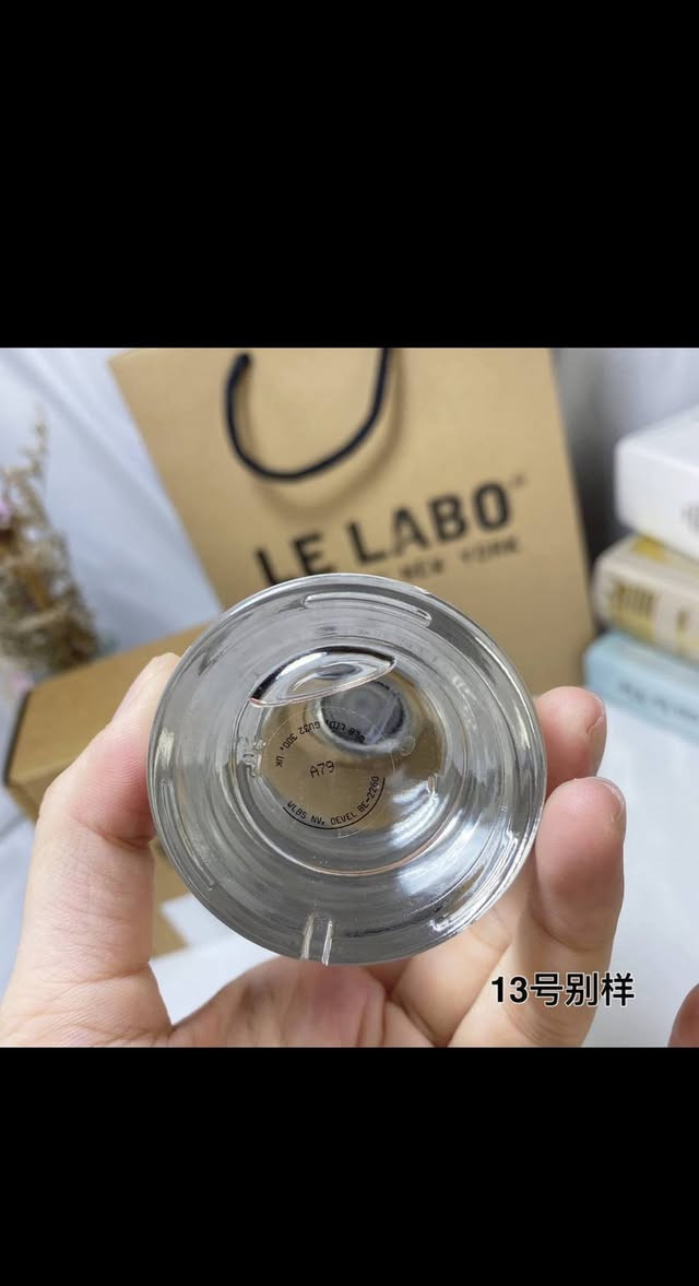 سلام عليكم توفر عطر لي لابو اناذير
Another 13 Le Labo

عطر شرقي - خشبي للجنسين

Nathalie Lorson قام بتوقيع هذا العطر
يمتاز العطر بثبات عطري عالي
يأتي التكوين العطري مع باقة متألقة تفتتحها القمة العطرية مع الكمثرى والاميل ساليسيلات وايزو E سوب
بينما تختتمها القاعدة العطرية مع نبات حب المسك، العنبر والمسك.
الحجم: 100مل

سكن كوالتي جدا علي طبق الاصل
سعر القطعه ب 30 الف


**إذا كنت صاحب هذا الإعلان وتريد حذفه لأي سبب، رجاءا أرسل رسالة إلى الدعم الفني**