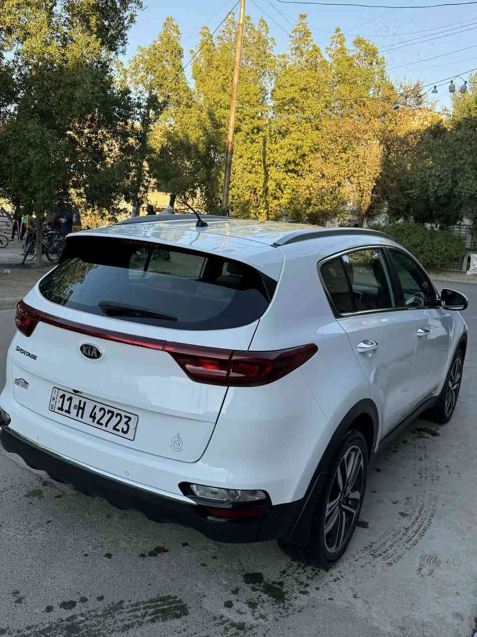 السلام عليكم
سبورتج خليجي للبيع 
رقم بغداد موديل 2020
ماشية 65 الف كيلو
محرك 2000 دوش المرغوب
السيارة مكفولة كفالة عامة
فقط بيها بارد بسيط طرف الباب الخلفي محدد  بل صور 
السيارة كلش نظيفة
المواصفات العادية
حساس أمامي
حساس خلفي
كشنات جلد ومخمل حمصي
المري شفط 
اشاير بالمري
3 أنظمة قيادة
تبريد قطعتين أمامي وخلفي
العنوان : بغداد - الكرخ 
للاستفسار
للأتصال : ‭‭0770 426 5899‬
