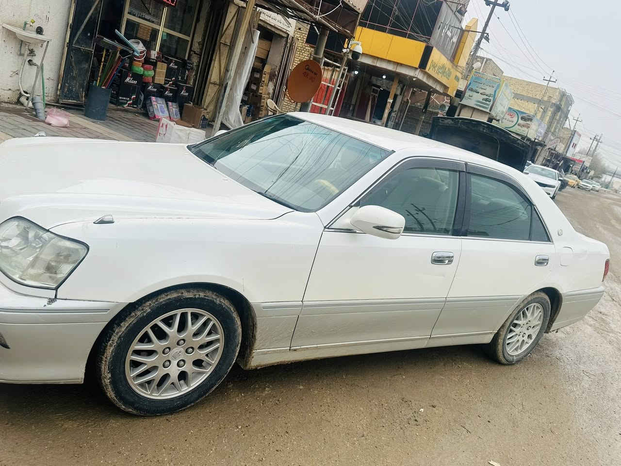 السلام عليكم   كراون جنون موديل 2002  3 دكم اصل  مكفولة كص وعيب شرعي وضربة قوية.
ترقيم جديد قبل سنة وسيارة رقم دولي تحويل رقم نجف سيارة نظيفة مامشتغله تكسي ولا ماشية هواي    
مكاني شطرة السعر 128 
***********
