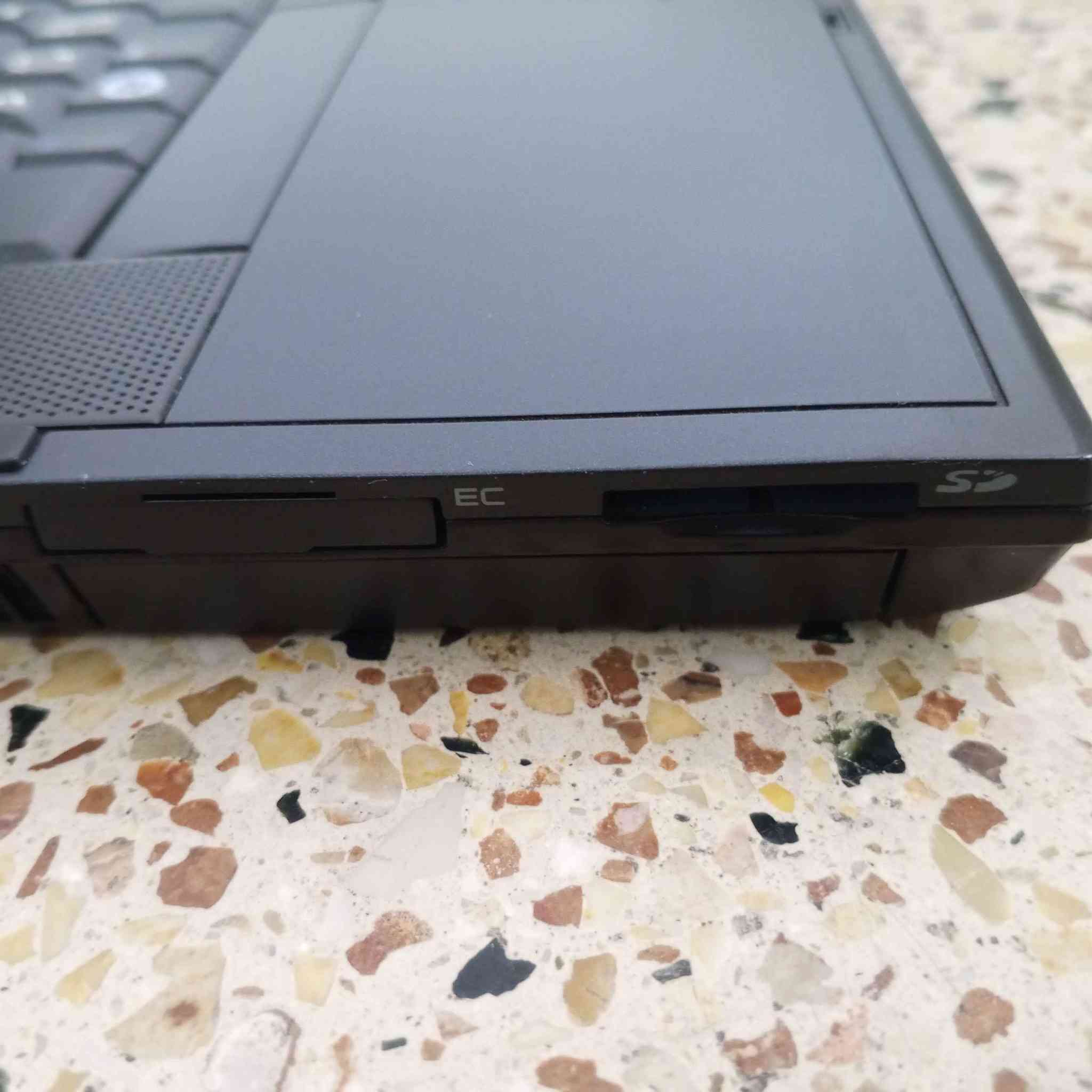 Dell Latitude E6510
السعر: 75,000 IQD — وبي مجل

المعالج:
Intel Core i5-560M — عائلة Arrandale
سرعة من 2.66GHz إلى 3.20GHz
2 نوى (Dual Core) — 4 خيوط (Threads)

الذاكرة العشوائية (RAM):
8GB DDR3

التخزين:
320GB HDD
قابل للتطوير

كرت الشاشة:
Intel HD Graphics (مدمج) — ذاكرة مشتركة مع الرام

الشاشة:
15.6" HD

البطارية:
صحة 75%

المعالج الحراري:
تم تجديده مؤخراً

يأتي مع الشاحن الأصلي

ملاحظات:
- السماعات لا تعمل
- حرف T على لوحة المفاتيح صعب الضغط
- خدوش بسيطة في الجزء السفلي

خيارات مجانية قابلة للتخصيص حسب طلب المشتري:

Windows 10: Home / Pro / LTSC — مفعّل — Debloat او اعتيادي

تخصيص المظهر (Theming) متاح لـ Windows حسب طلب المشتري — مجاني.

حاليا لا توجد توصيل، مكاننا قرب ساحه عدن بغداد. بغداد, العراق


**إذا كنت صاحب هذا الإعلان وتريد حذفه لأي سبب، رجاءا أرسل رسالة إلى الدعم الفني**