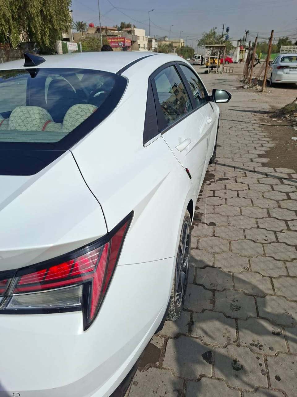 يا الله السلام عليكم النترا خليجي موديل 2023 محرك 2000 دوش سياره جديد كفاله عامه فقط صبع بارد بالباب فول مواصفات 1/1 معروفه مواصفات الخليجي 
السعر 180 وبيه مجال مكان السياره بغداد حي اور

‭0773 428 5578‬
