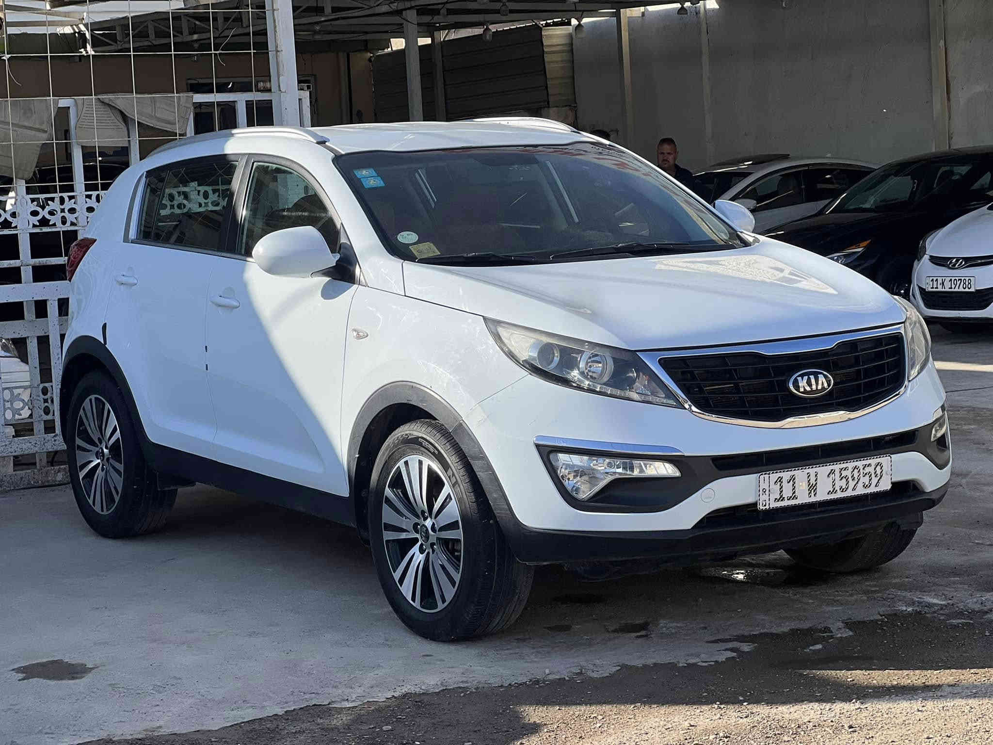 السلام عليكم 
سبورتج موديل2015
السونار يمك وكلشي موضحلك 
السياره جديده تخم تاير حداديه
جاهزه رقم بغداد ب اسمي 
عنوان السياره بغداد الويسفيه
معرض الاريه. السعر 160
0787 586 5444
