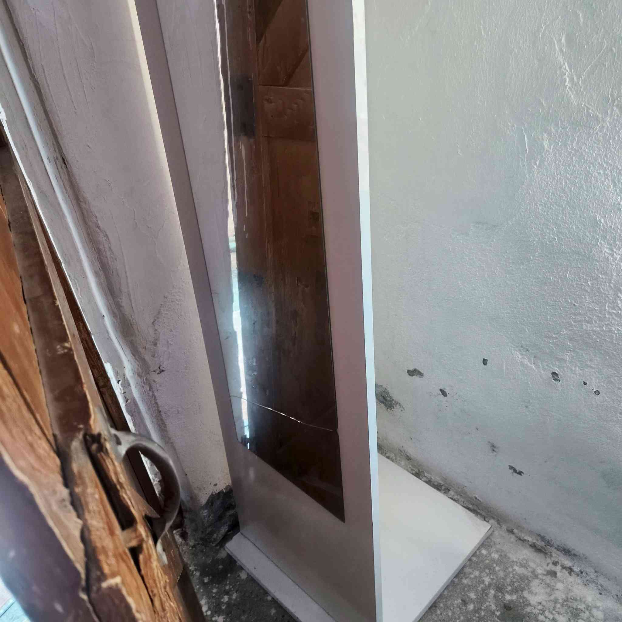 غراض بيت للبيع  مكاني تبادل تجاري
***********
غرفه ٧٠٠
طباخ ١٢٠
عربانه ٧٥
الوفن ٥٠
كاونتر ٣ قطع ٢٠٠
