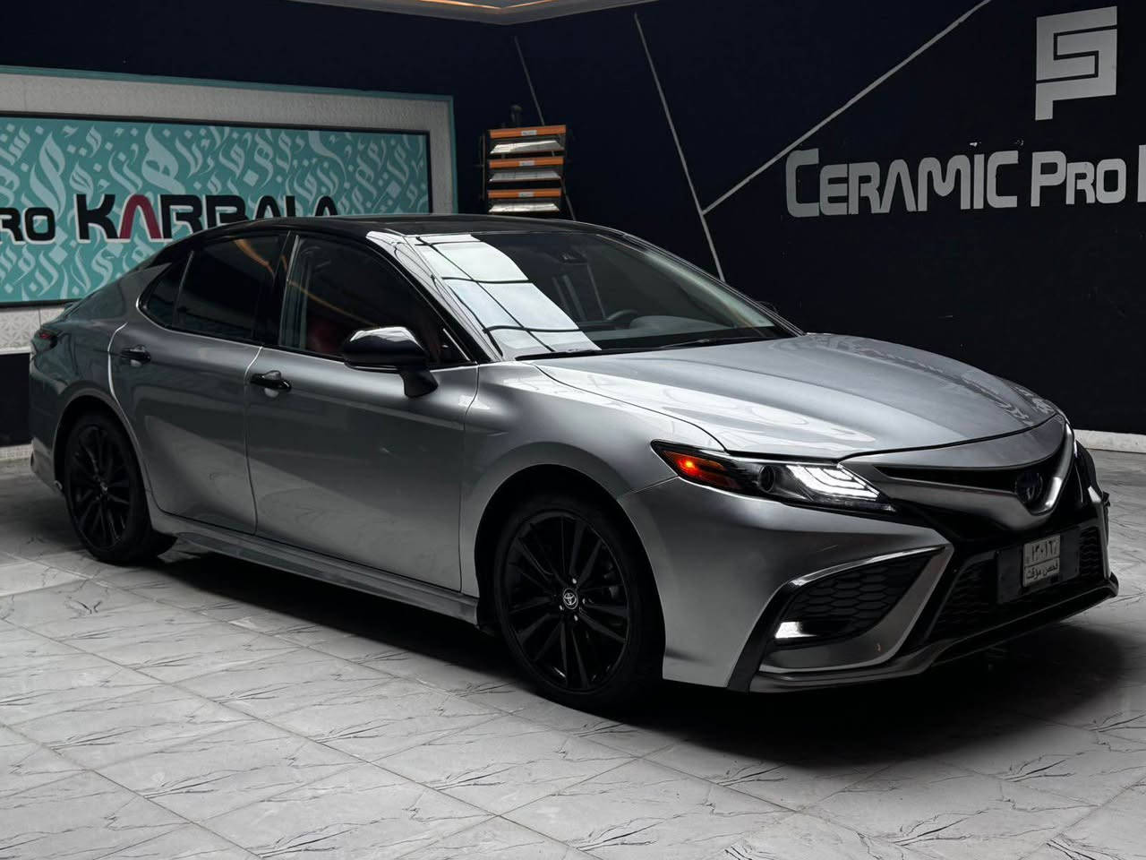 ٢٠٢٤ كامري هايبرد XSE  لون سلفر وقماره وتكم اسود فول بدون فتحة …  داخل احمر ماشيه ٣٨ الف ميل حادث امامي مصلح بامريكا بنيد وجاملغين … السياره ما بيه اي شي نقص وكلشي بيه شغال ولا كلوب بالدشبول يشتغل حتى الايرباك راجع سستم… سعر ٢٢٠ ورقه وبيه مجال بسيط
*********** كربلاء, العراق
