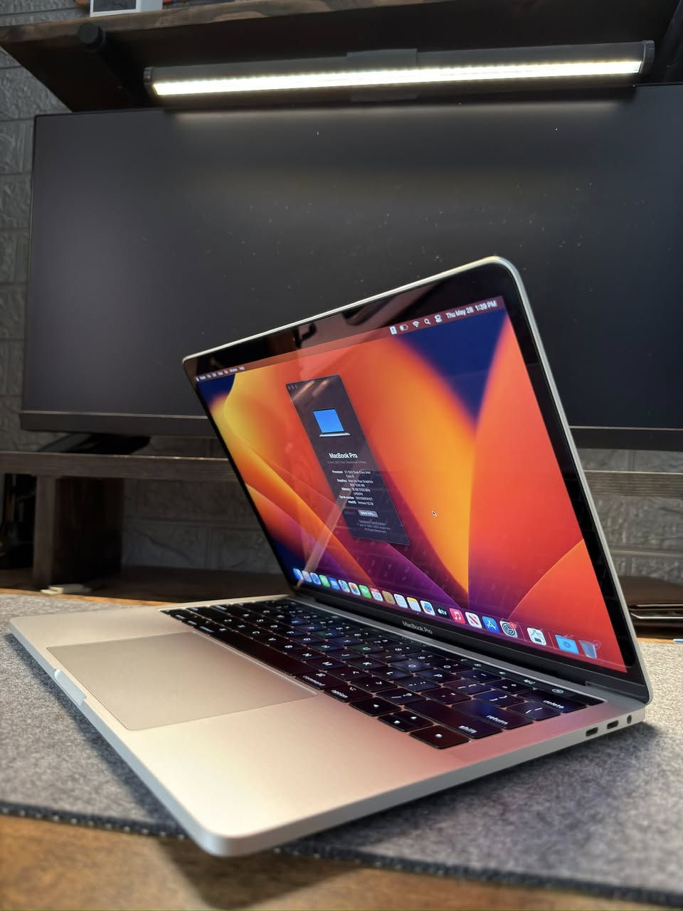 Macbook pro 2017 13inch
•16gb RAM
•256gb ssd ROM
•Tuch iD & Tuch Bar 
•3.1 GHz Dual-Core Intel Core i5
•Intel Iris Plus Graphics 650 1536 MB
•Battery service recommended 

‎ماك بوك نظيف جداً وقليل الاستخدام. السعر 450,000 . مع الشاحن الأصلي وحقيبة. التوصيل متوفر


**إذا كنت صاحب هذا الإعلان وتريد حذفه لأي سبب، رجاءا أرسل رسالة إلى الدعم الفني**