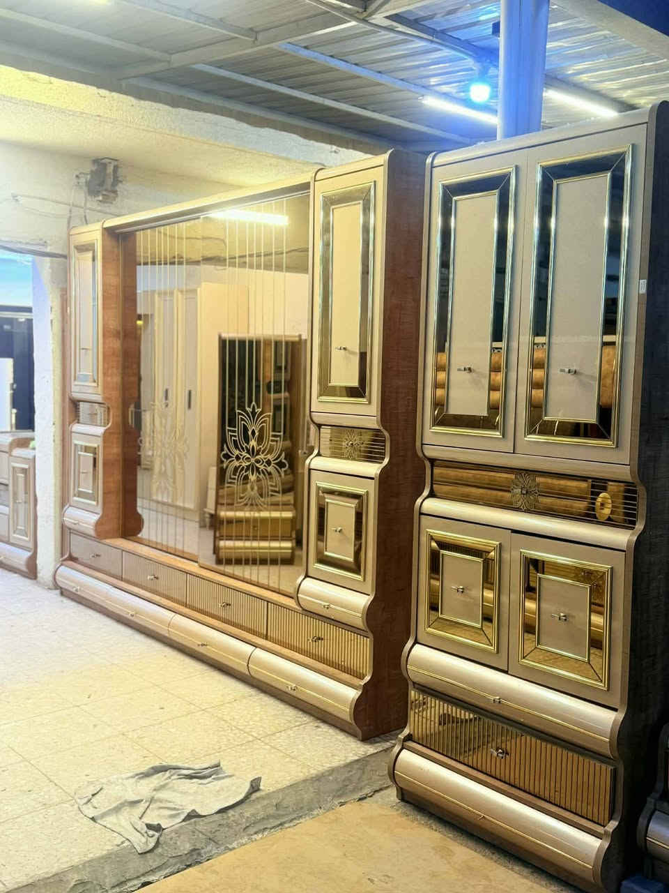 ✨ غرفة تركي  اصلي صبغ حراري  11 قطعة ✨
نظام سلايت وابواب بروفايل فاخر
سرير مخزن جك 
 ضهر بلوك
 جام برونزي 
 قماش وتر بروف أصلي
✨ نظافة 99/💯
شد ونقل مجاني داخل بغداد
توصيل للمحافظات بأسعار رمزية


**إذا كنت صاحب هذا الإعلان وتريد حذفه لأي سبب، رجاءا أرسل رسالة إلى الدعم الفني**