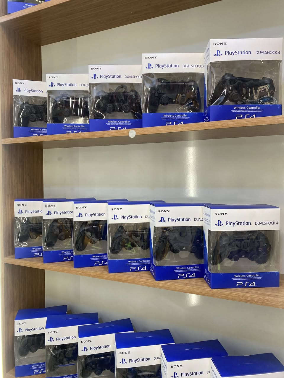 عرروض مركز مدريد
ضمان لمدة عشر ايام استبدال

1/فايف سلم 640

2/فايف فات ب550

قسم الفور

1/فور برو مهكر300 

2/فور سلم مهكر 250

3/فور فات مهكر ب225  

قسم فور اونلاين 

1/فور برو اونلاين 250  

2/فور سلم اونلاين 225  

3/فور فات اونلاين 175 

قسم اكس بوكس

1/اكس بوكس سيريس اس340

2/ون اكس ب185 

3/ون اس تيرا ب165

4/ون اس نص تيرا140

5/ ون فات ب120

6/اكس بوكس360 ب125

*بلي ثري ب135. دبل جوستك وهارد  خارجي

*بلي تو ب60  دبل جوستك

اسعار ثابته

مكان بغداد الحريه الاولى شارع جنابيز

توصيل موجود 

*********** تواصل فقط واتساب
