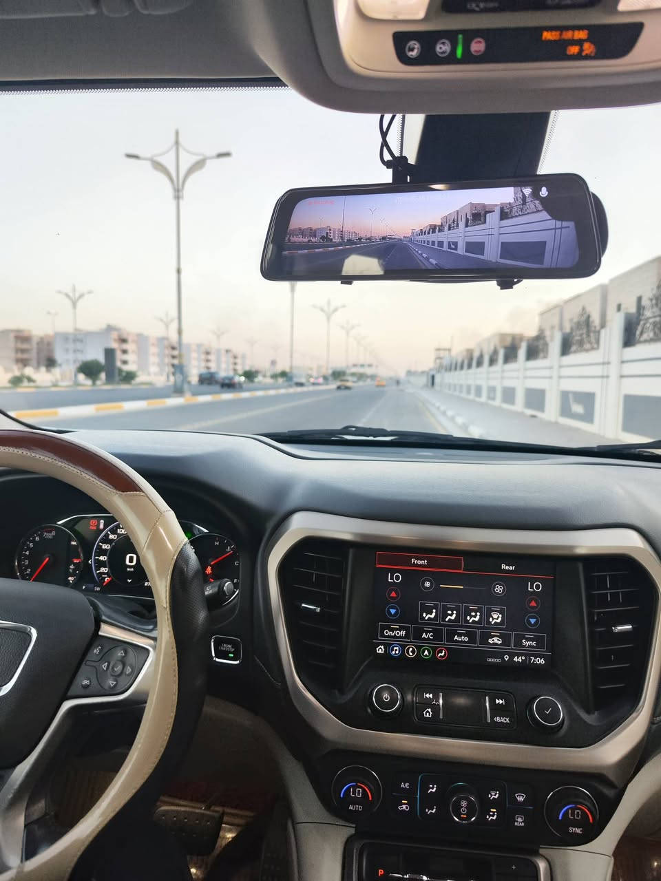 للبيع اكاديا دينالي موديل 2021
• السيارة بإسمي تحويل مباشر 
• 7 راكب
• محرك 3.6 لتر V6

المواصفات:
• تشغيل بصمة
• بصمة أبواب
• تشغيل عن بُعد
• مرايا شفط
• بريك إلكتروني
• شاشة عدادات إلكترونية كاملة
• شاشة وسطية كبيرة
• داتا شو (Head-Up Display)
• حساسات أمامية وخلفية 360 درجة
• رادار أمامي ورادار خلفي
• نقطة عمياء
• المحافظة على المسار
• تنبيه الخروج عن المسار
• تحذير الاصطدام الأمامي
• مثبت سرعة ذكي
• ستيرن كهربائي
• خزن وتدفئة للستيرن والمقاعد
• مقاعد جلد Denali (VIP)
• مقاعد كهربائية
• خزن للمقاعد
• تبريد وتدفئة للمقاعد الأمامية
• تدفئة للمقاعد الخلفية
• نظام صوت BOSE• 
Apple CarPlay & Android Auto
•شحن لاسلكي
• باب خلفي كهربائي شفط
• جنوط دينالي أصلية
• العديد من المواصفات الأخرى

• الحادث موضح بالمنشور بدون ايرباك

💰 السعر: 306 وبيها مجال
المكان: كربلاء
للاستفسار الاتصال او مراسلة واتساب
***********
