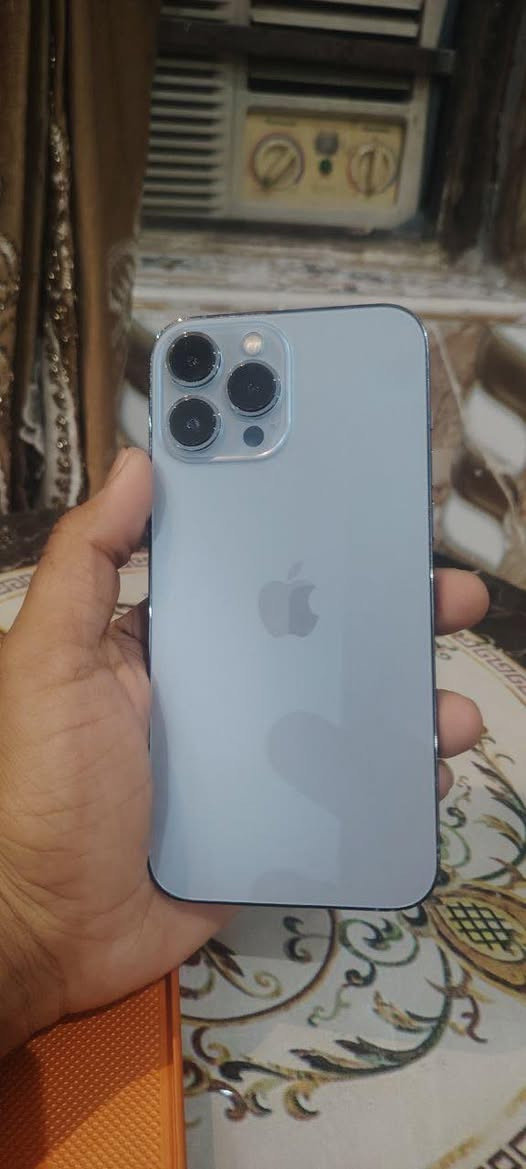 سلام عليكم.   آيفون 13 برو ماكس 
ذاكره 256
بطارية 🔋 76 بلادي صرفها كلش طبيعي تجي تفحص
محوره ال 17 برو ماكس  كفر هاذه 
جهاز فقط مبدل شاشه اصلية من شركه ابل اصليه 
فيس إيدي متوقف يرادله برمجه 
باقي الجهاز كفاله عامه  شخط ما بي 
سعره 550 قفل 
مكاني بغداد دوره ابو دشير 
رقمي ***********
شراي اتصل
