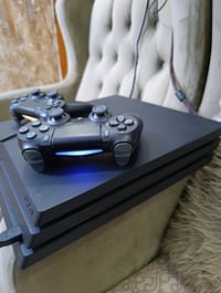 بلايستيشن 4 برو • مهكر • ٢ جوستك